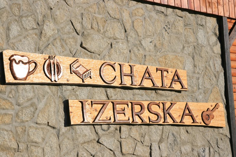 01.jpg - Minął kolejny rok i ponownie zawitaliśmy do Chaty Izerskiej w Szklarskiej Porębie.