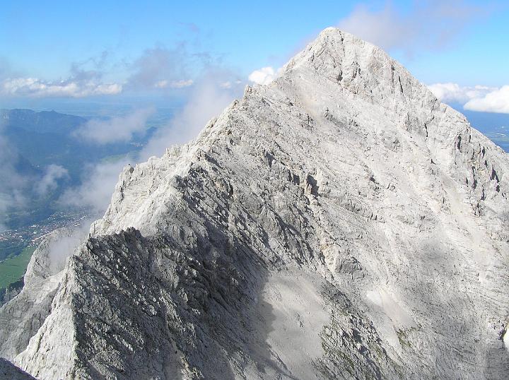 21.jpg - Piękny szczyt Alpspitze (2628m)