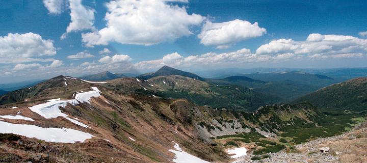 11.jpg - Panorama Czarnohory – w dali Howerla.