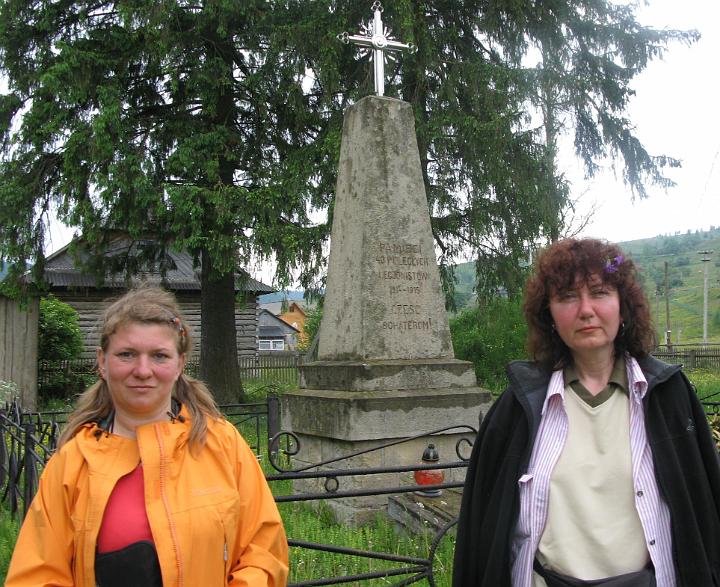 47.jpg - Pomnik poległych legionistów (pionierki trzymają wartę).