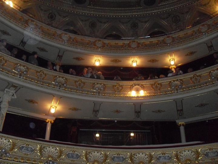 72.jpg - Wnętrze opery.