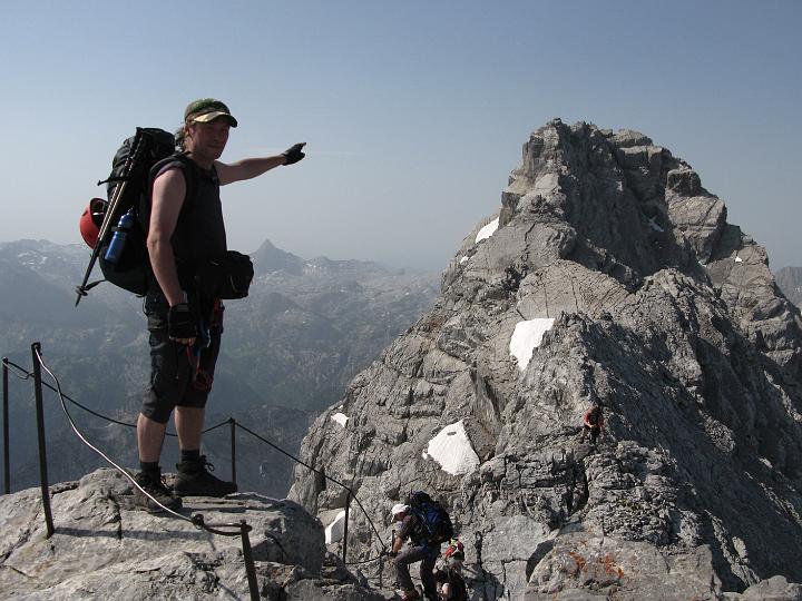 12.jpg - Przed nami widać szczyt główny: Mittelspitze (2713m).