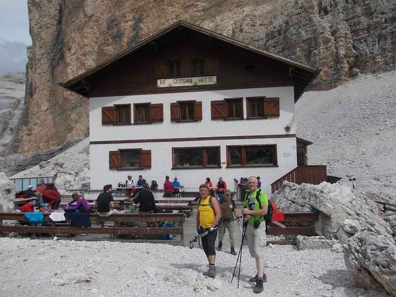 01.jpg - Schronisko Giusasani.