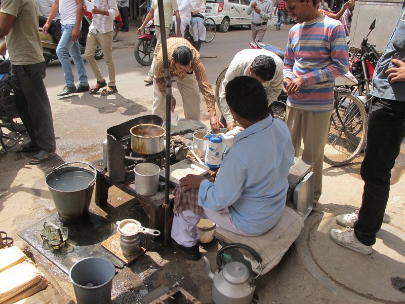 010.jpg - Stoisko z gorącą herbatą.