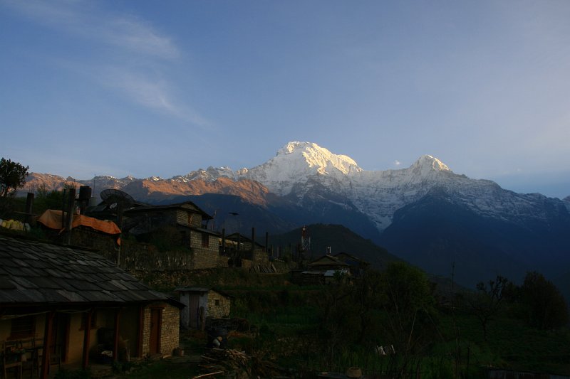 051.jpg - Poranek w Himalajach.