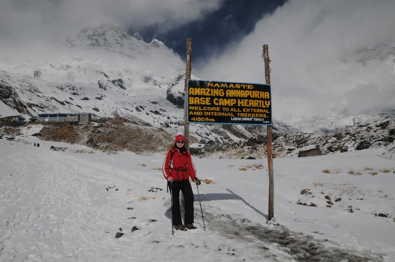067.jpg - W tle po lewej stronie szczyt Annapurny Południowej (7219 m).