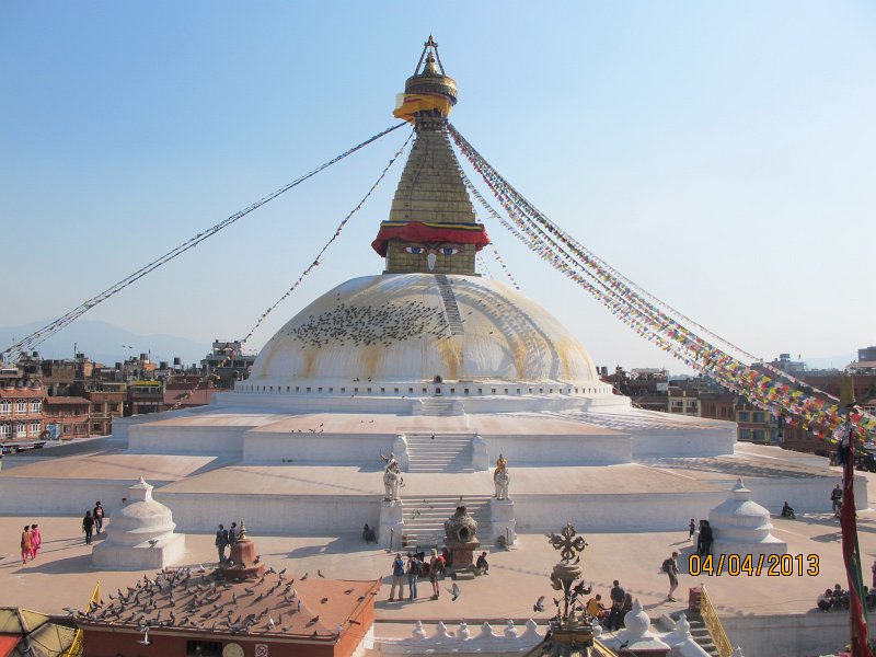 131.jpg - Największa nepalska stupa Boudhanath – centrum buddyzmu.