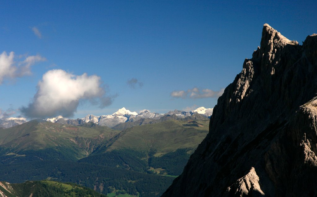 08.jpg - W oddali widać ośnieżone szczyty Alp austriackich.