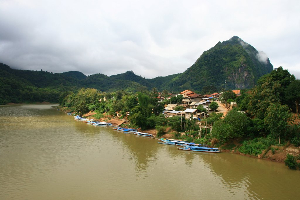 087.jpg - Przyjechaliśmy do wioski Nong Khiaw nad rzeką Nam Ou.