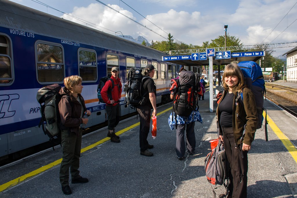 001.jpg - Wysiedliśmy z pociągu na dworcu kolejowym w Zakopanem.