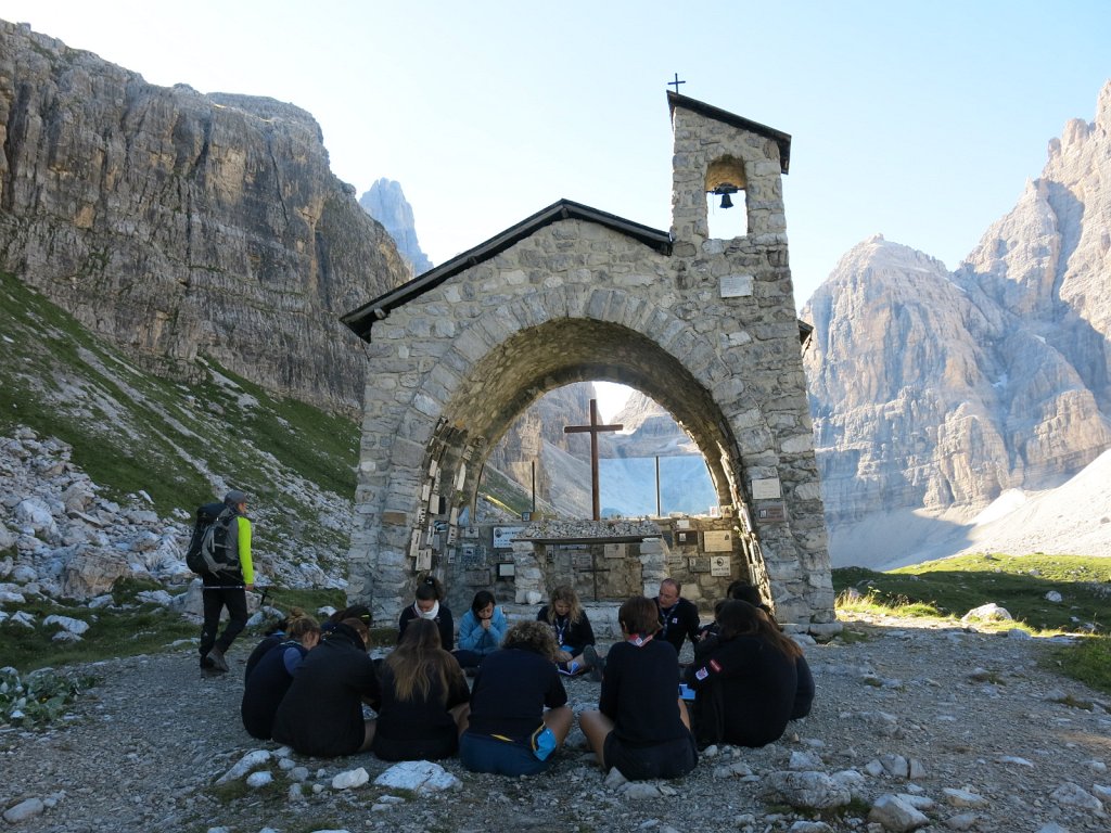 07.jpg - Kaplica upamiętniająca tragicznie zmarłych alpinistów.