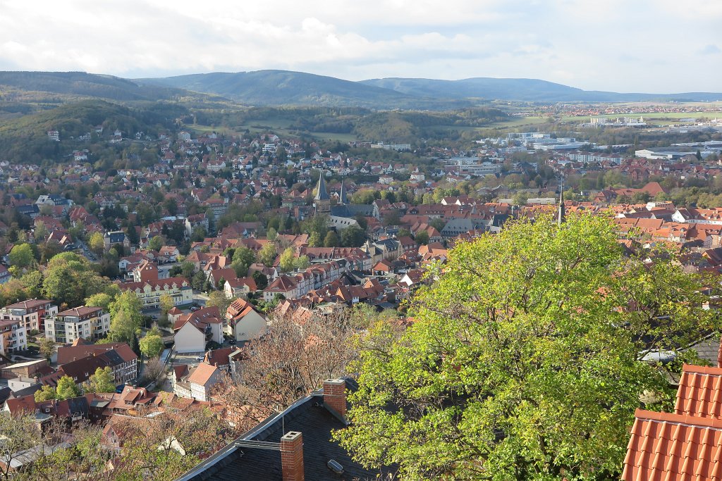 09.jpg - Panorama miasta u stóp Harzu.