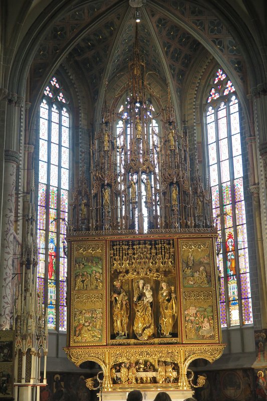 07.jpg - Najwyższy gotycki ołtarz na świecie o wysokości 18,62 m.
