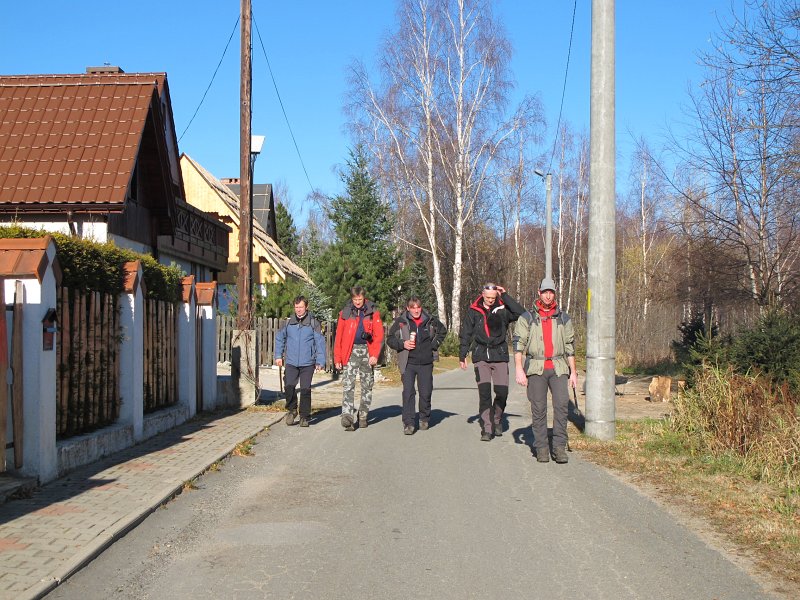 26.jpg - Pięciu wspaniałych na szlaku do Śnieżnych Kotłów.