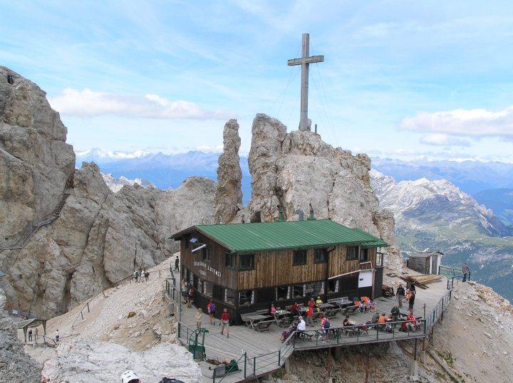 03.jpg - Rif. G. Lorenzi (2932 m).