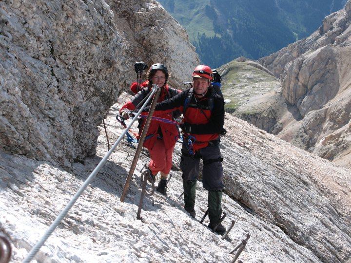 47.jpg - Po przejściu lodowca, na przełęczy Forcella Marmolada (2896 m) zaczyna się via ferrata.