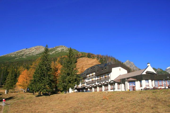 10.jpg - Z Siodełka (Hrebienok - 1285 m) mamy ładny widok na Sławkowski Grzebień.