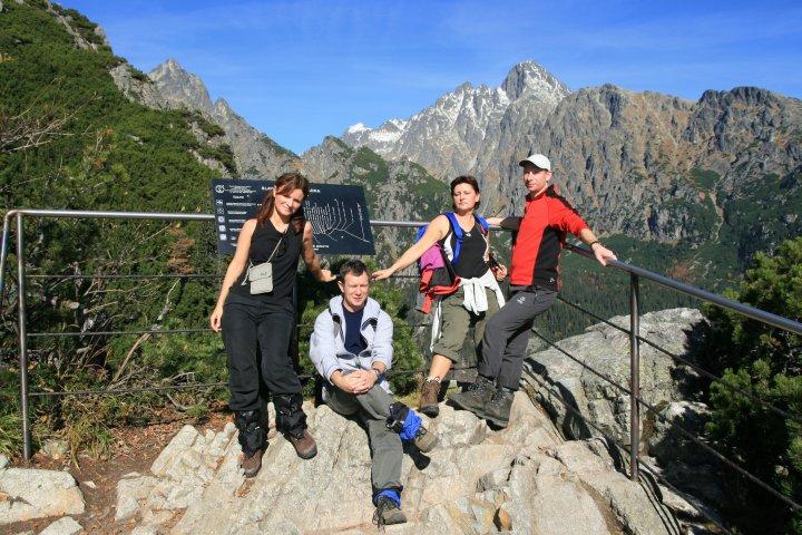 11.jpg - Punkt widokowy - Sławkowska Kazalnica. W tle Łomnica (2634 m).