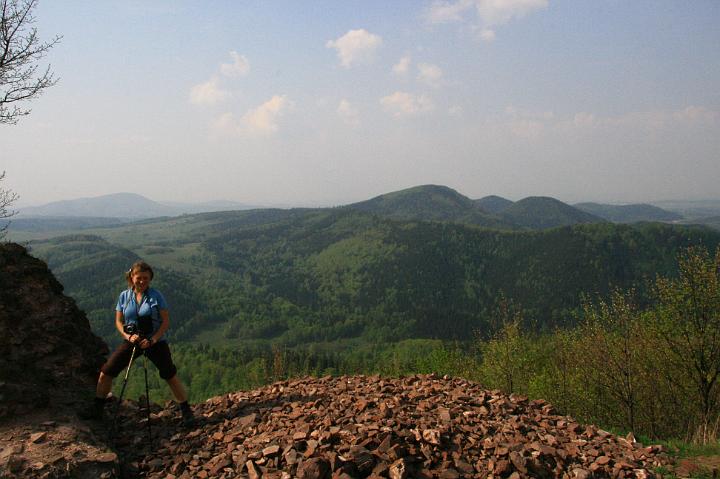 33.JPG - Widok z zamku Rogowiec na Góry Suche