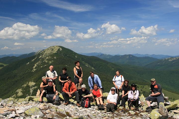 30.jpg - Na Chomiaku, za nami Syniak (1666m).
