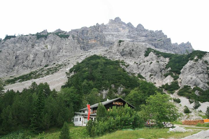 29.jpg - Zmęczeni docieramy do schroniska Wimbachgreishütte.
