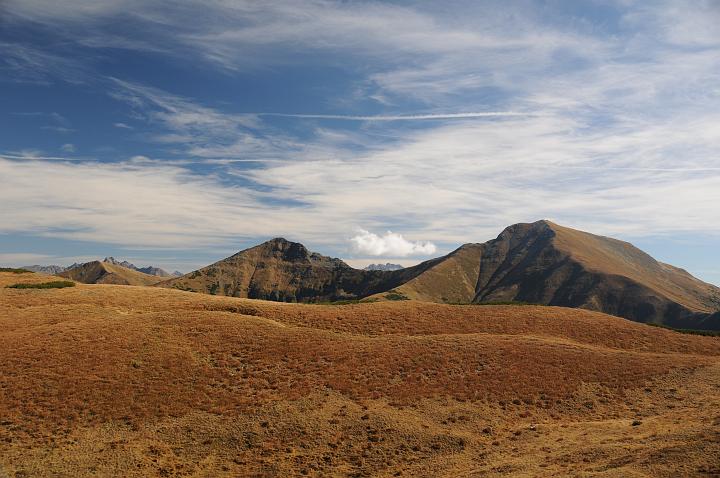 11.jpg - Smreczyński Wierch (2068m) i Kamienista (2121m) w jesiennych kolorach.