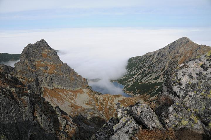 53.jpg - Z lewej Kościelec (2155m), z prawej Żółta Turnia (2087m).