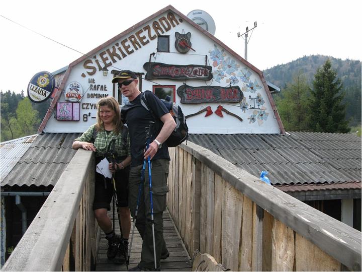 03.jpg - W Cisnej odwiedzamy ciekawą knajpę.