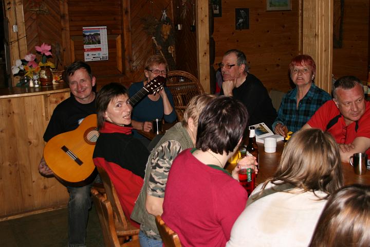 10.jpg - Wieczorem oczywiście gitara i śpiew.