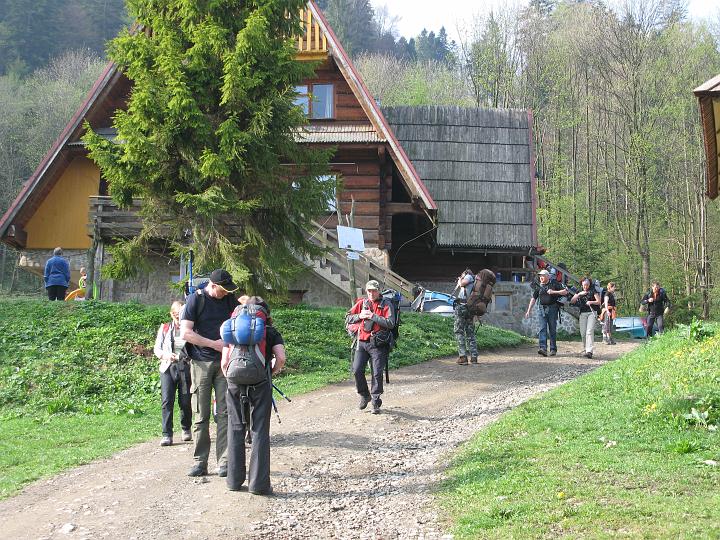 16.jpg - Opuszczamy Bacówkę pod Honem.