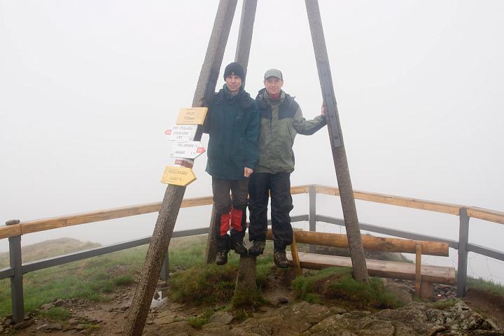 64.jpg - Halicz (1333m). Ale Rysiek i Marcin chyba chcą być jeszcze wyżej :-)