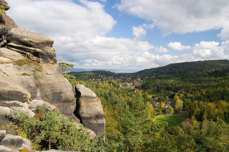 16.jpg - W dole Jonsdorf, a na horyzoncie elektrownia Turów.