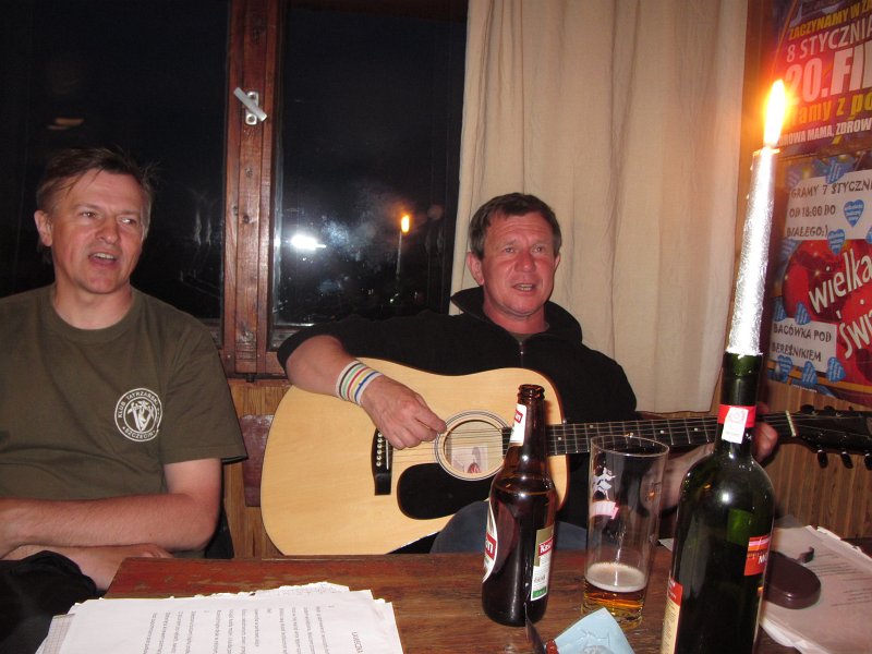 53.jpg - Wieczór przy gitarze.