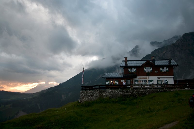52.jpg - Wieczorem docieramy do austriackiego schroniska Erichhütte.
