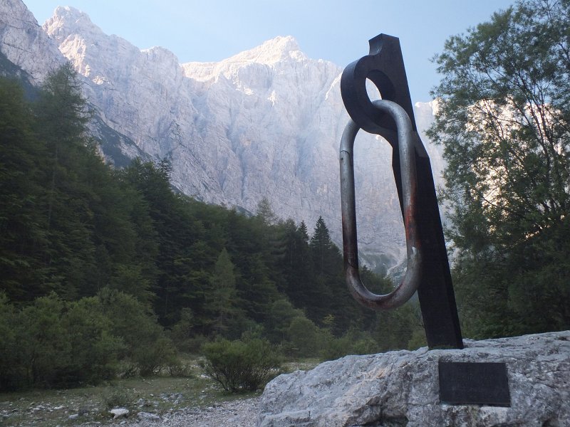 007.jpg - Pomnik alpinistów partyzantów.