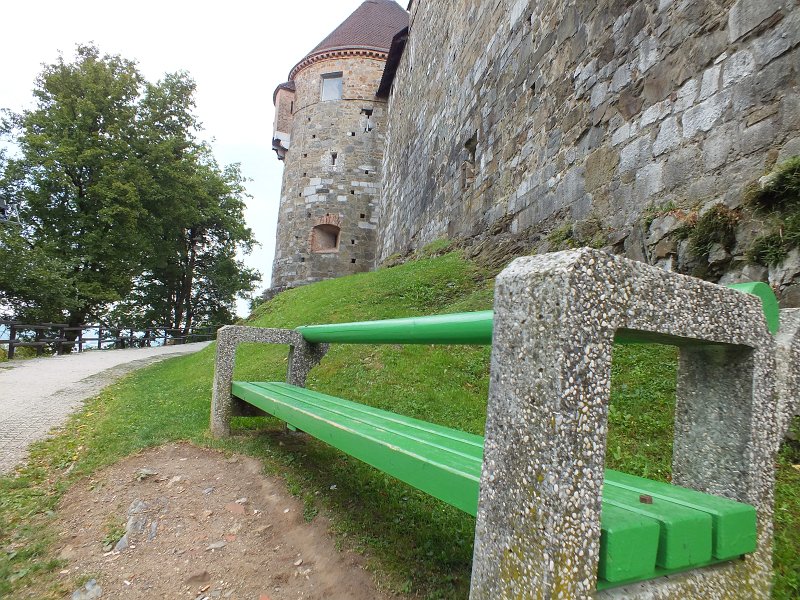 115.jpg - Ławeczka w stylu „Po grani”.