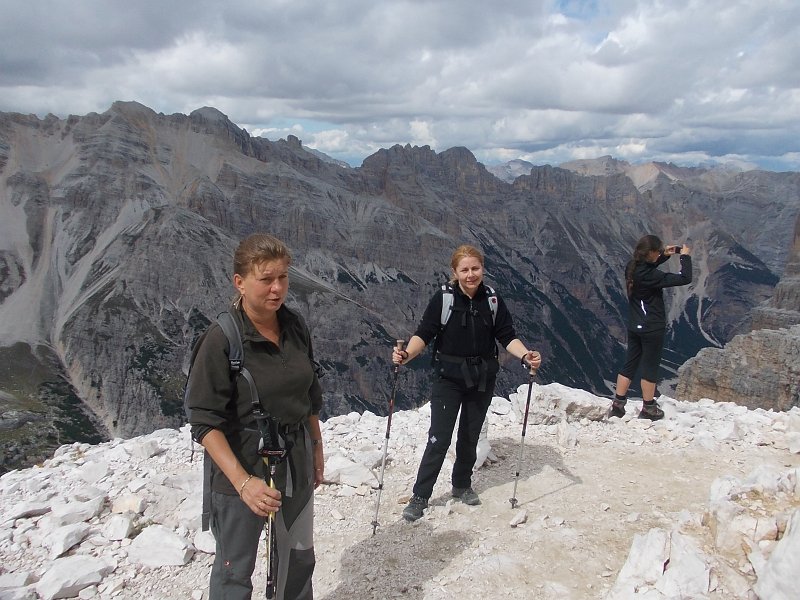 03.jpg - Skalny balkon (i dolomickie Julie?).