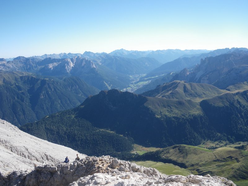 16.jpg - Widok na dolinę Fassa.