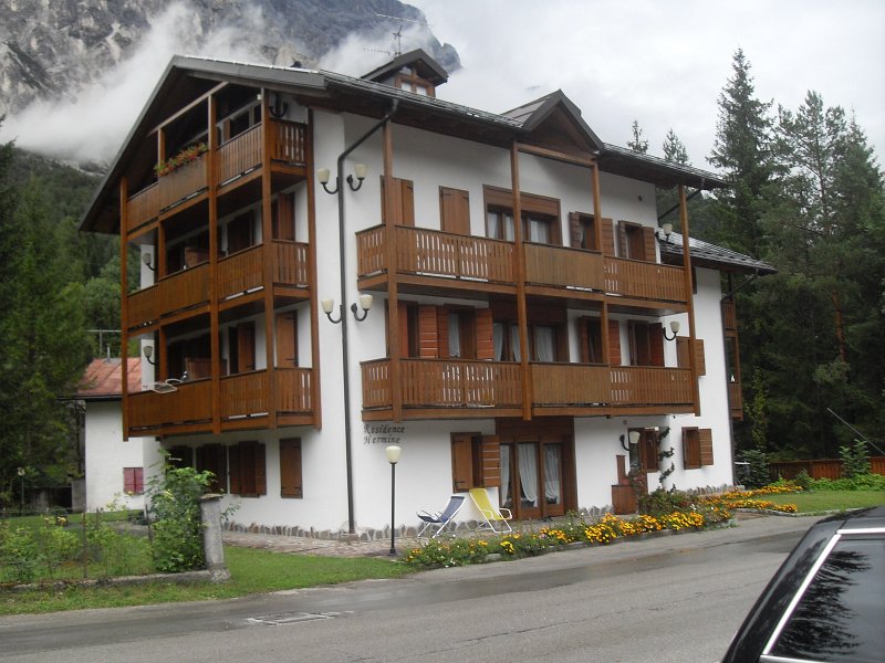 62.jpg - Nasza rezydencja (w Borca di Cadore)./Marek Rożniata, Danuta Dereń, Andrzej Mikelski