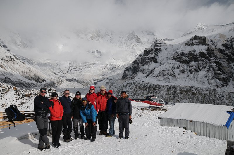 070.jpg - Pod szczytem Annapurny I (8091 m), który momentami się odsłaniał.