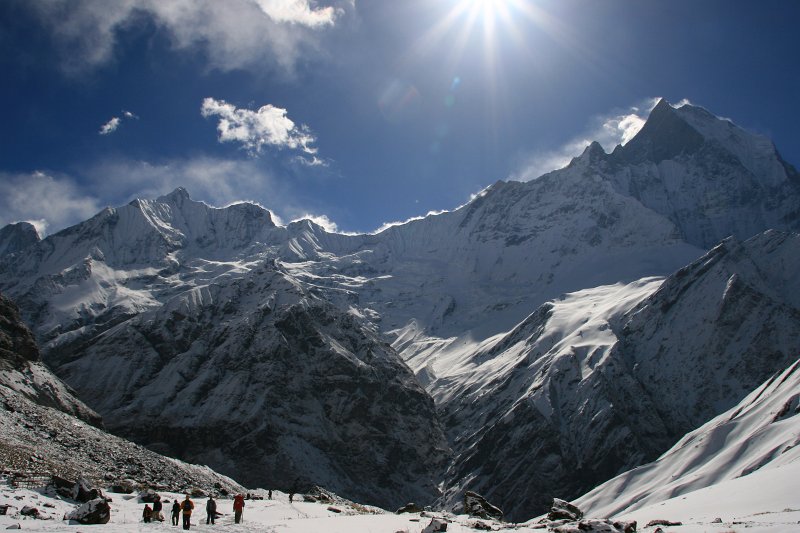 077.jpg - Po prawej szczyt Machhapuchhare (6993 m).