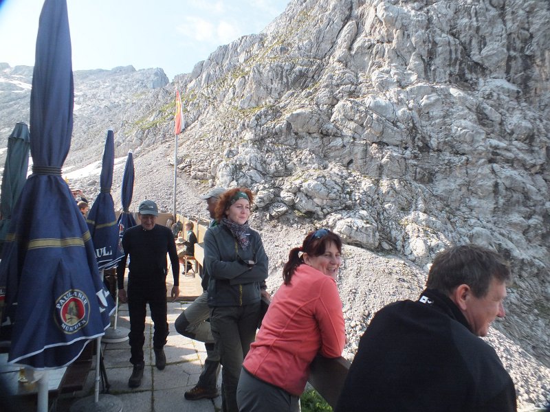 08.jpg - Ranek przed schroniskiem.