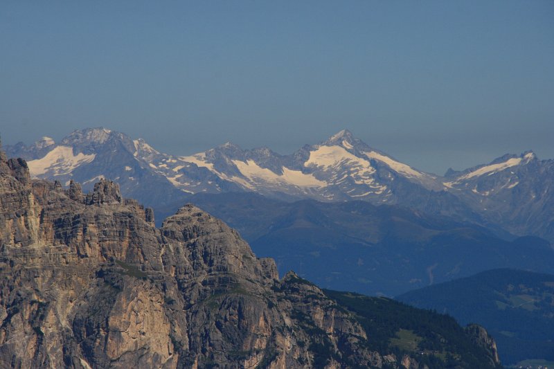 072.jpg - Śnieg w pobliskich Alpach.