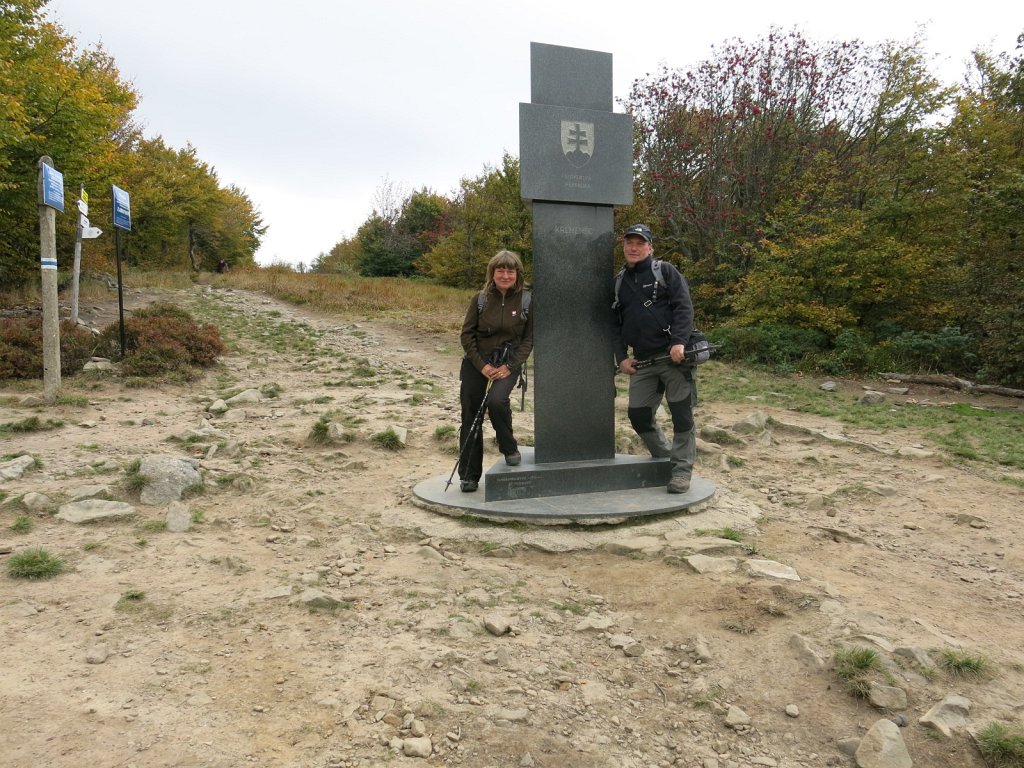 61.jpg - Krzemieniec (Kremenaros 1221 m) trójstyk granic Polski-Słowacji-Ukrainy.