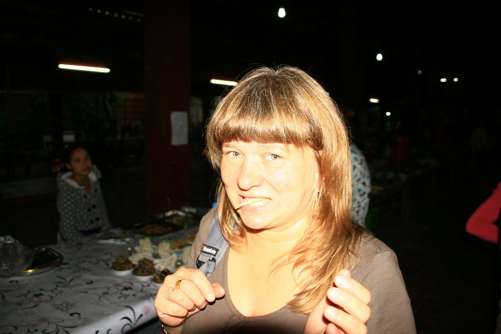 061.jpg - I inną larwę.