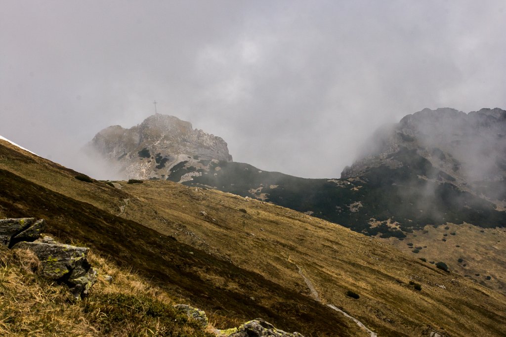081.jpg - Wyłonił się Giewont - nasz cel.