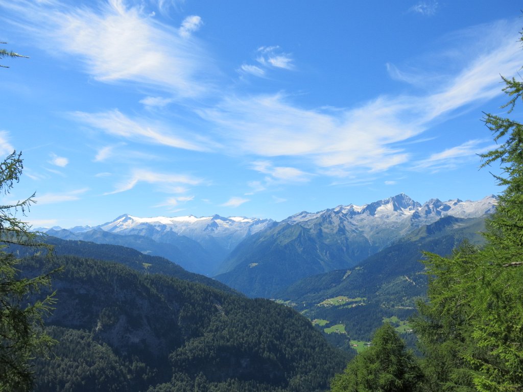 05.jpg - Podziwiamy widok na Adamello.