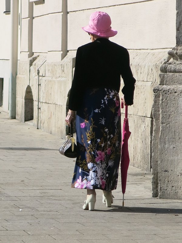 82.jpg - Elegantka z Augsburga.