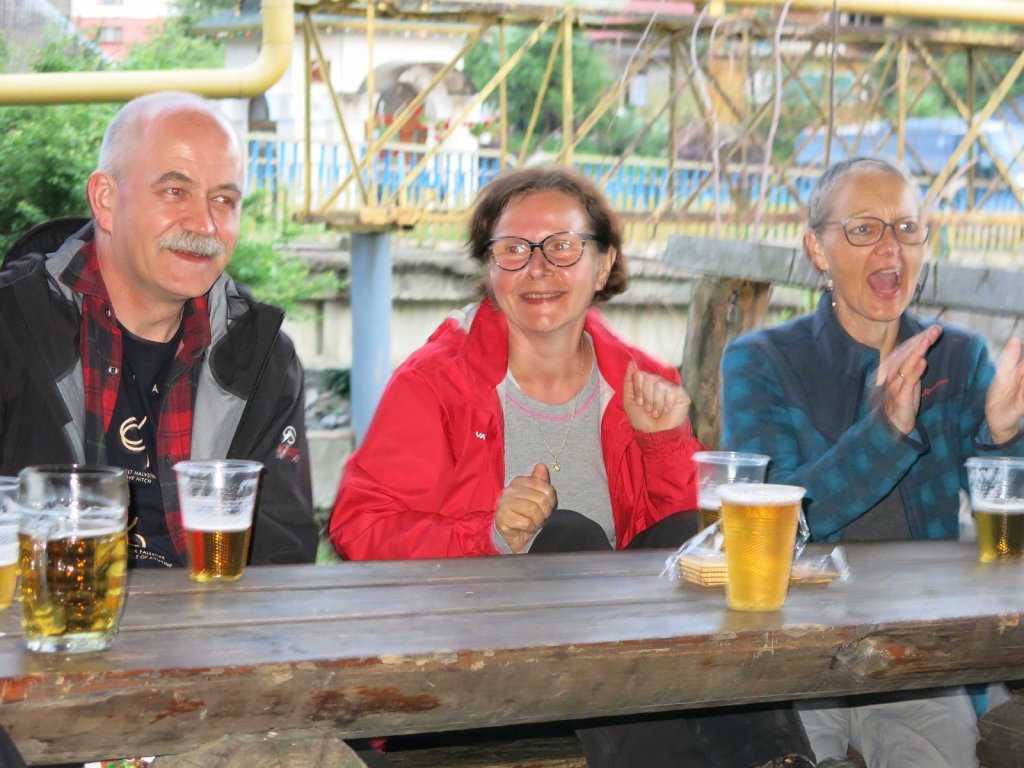 064.jpg - Przy muzyce miejscowych świetnie się bawiliśmy.