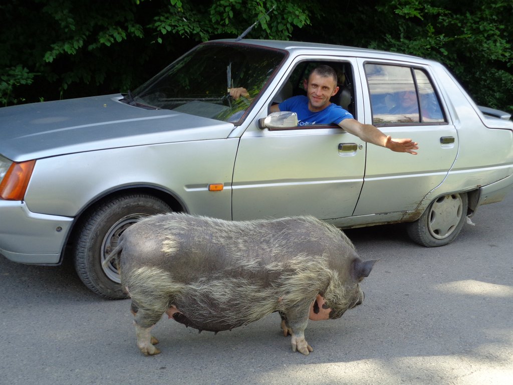 067.jpg - Zaprzyjaźniony mieszkaniec Hukliwego zaoferował zwiedzanie okolicy samochodem .